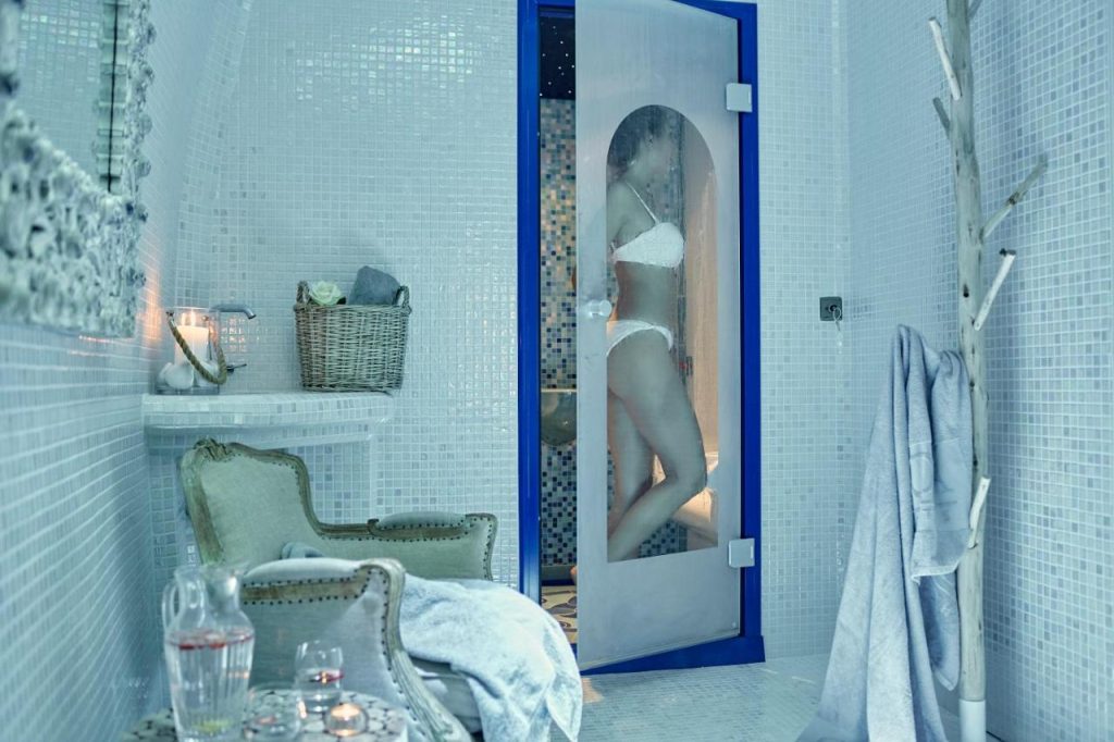 sauna-canaves-oia-suites