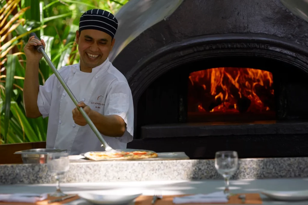 Huvafen-Fushi-Restaurant-Fire-Pizza-Oven-Chef
