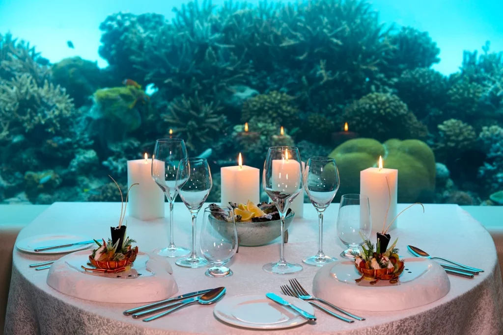 Huvafen-Fushi-Underwater-Dining