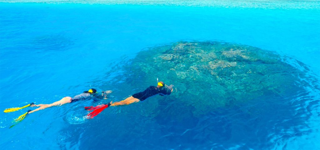 Baros-Maldives-Couple_Snorkeling