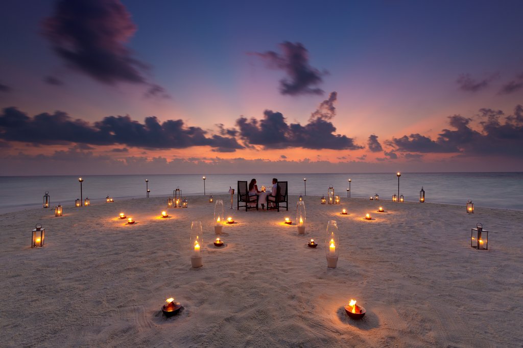 Baros_Maldives_Sandbank_Dinner