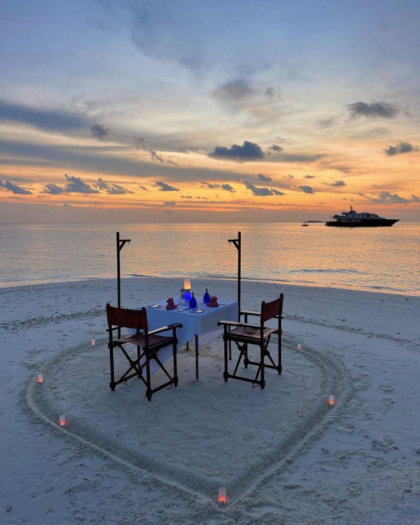 banyan-tree-vabbinfaru-diner-couple