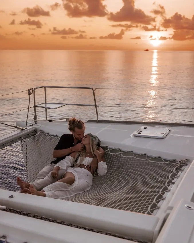 banyan-tree-vabbinfaru-sunset-cruise-couple