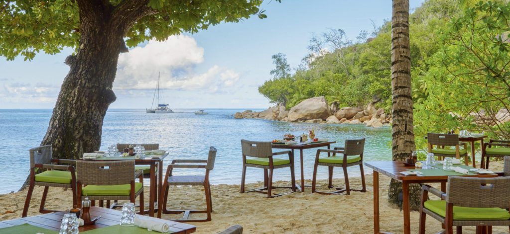 constance-lemuria-seychelles-restaurant-plage
