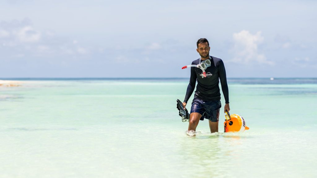 snorkeling-four-seasons-desroches-island