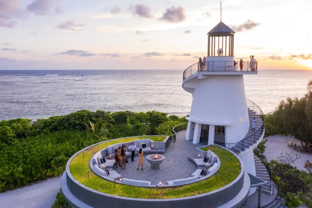 the-lighthouse-bar-four-seasons-desroches