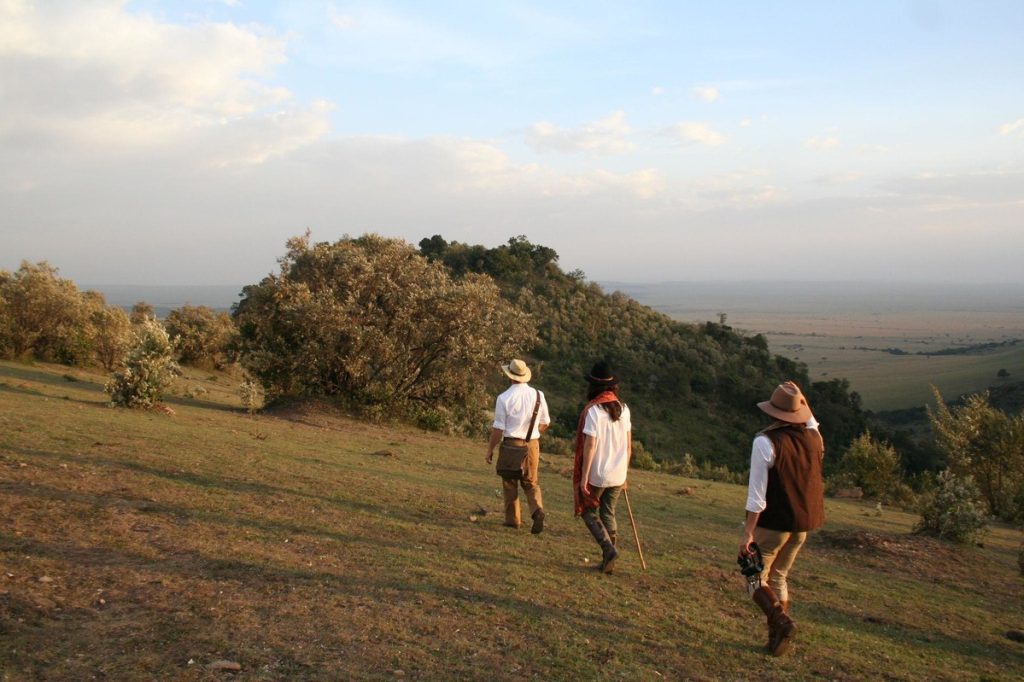 angama-mara-activités-marche-dans-la-brousse