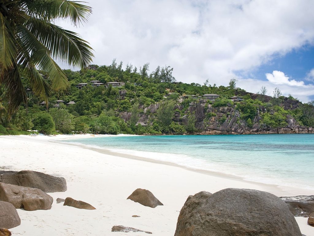 four-seasons-resort-seychelles_Plage Petite Anse