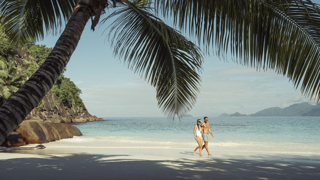 plage-petite-anse-four-seasons-resort-seychelles