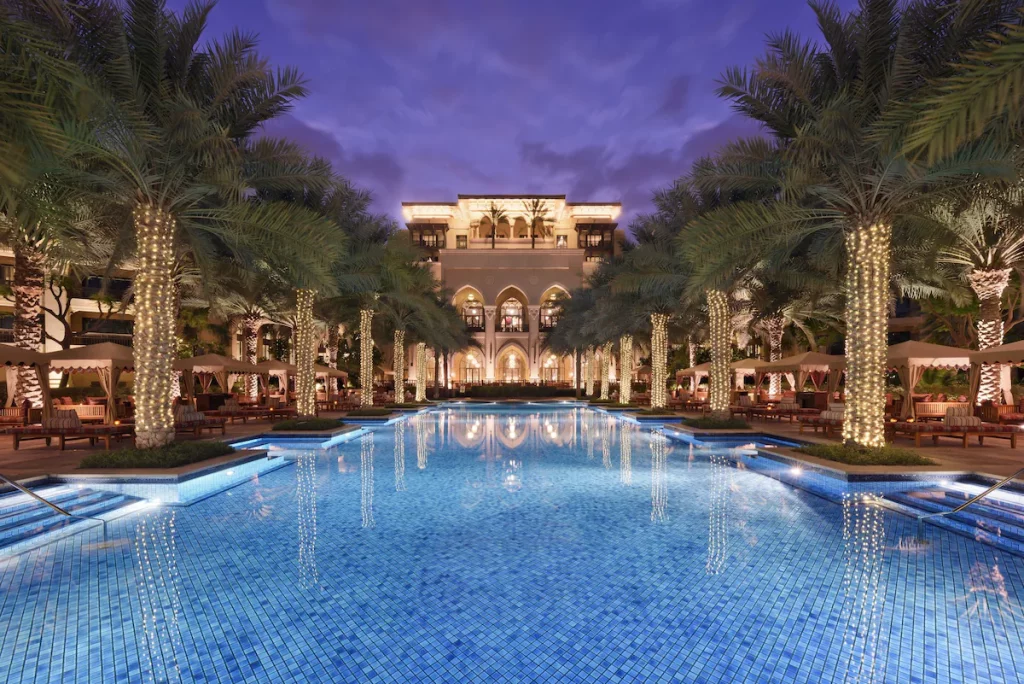 palace-downtown-dubai-piscine