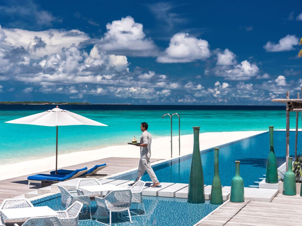 bar-piscine-avi-velaa-maldives