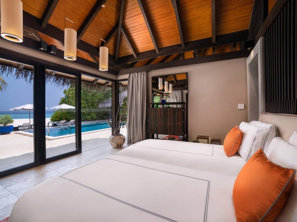 beach_pool_house_twin_bedroom