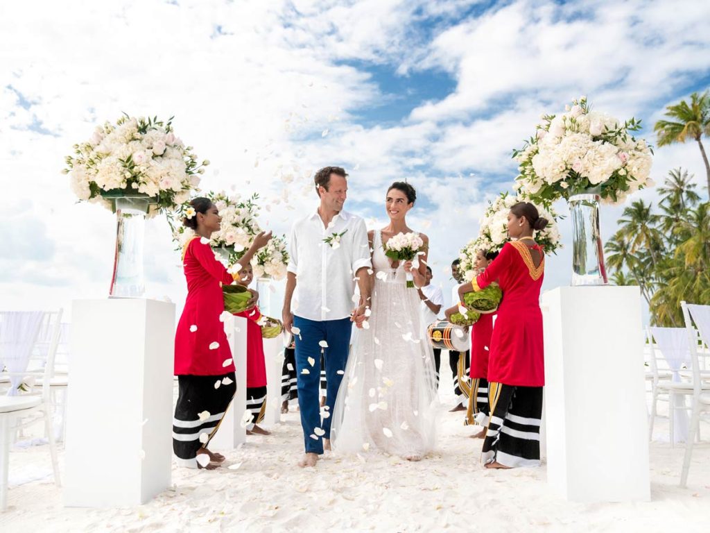 cérémonie-sur-la-plage-mariage-maldives-velaa