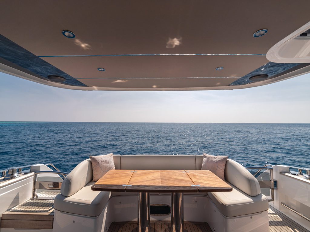 yacht-interieur-velaa-maldives