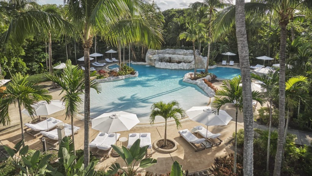 family-lagoon-pool-the-ocean-club-bahamas