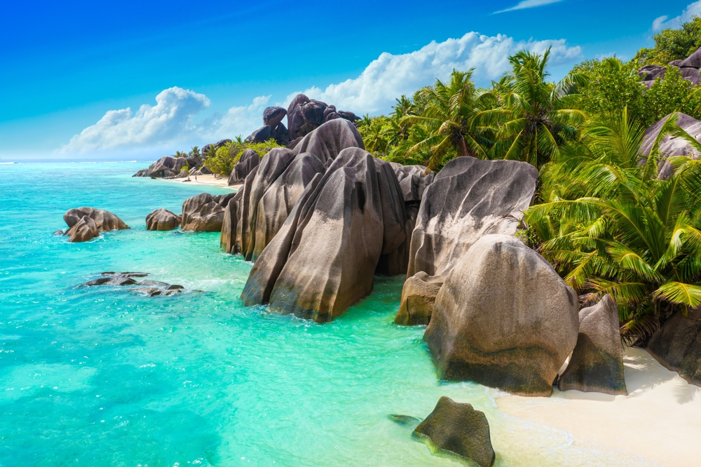 Découvrez la beauté naturelle des Seychelles en réservant un voyage de luxe en formule tout inclus 