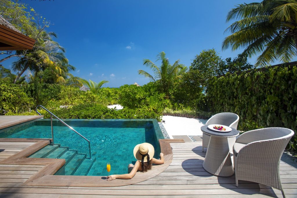 Baros Maldives_Baros Suite_Hot and cold Jacuzzi