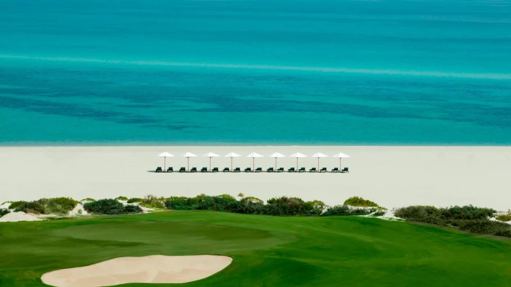 st-regis-saadiyat-island-plage-privée