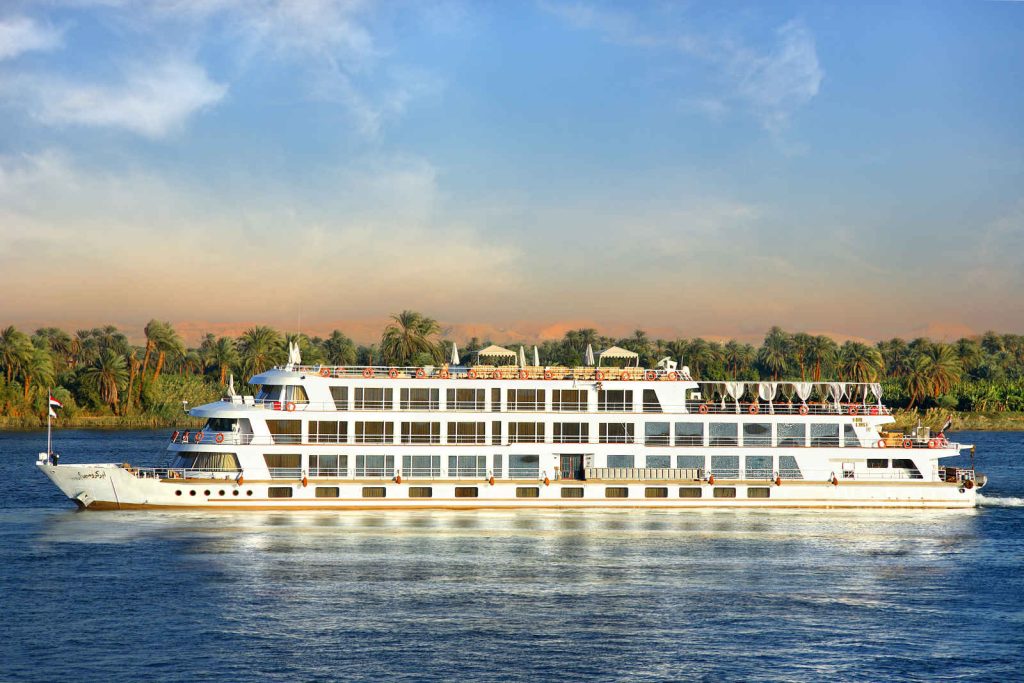 Embarquez sur le Sun Boat IV pour votre croisière de luxe sur Le nil 