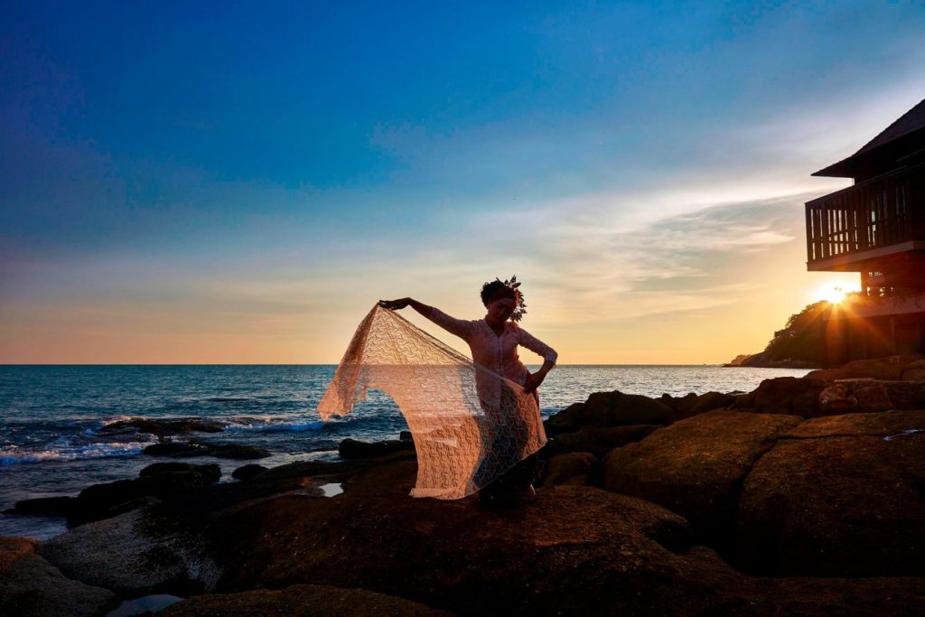 Amusez-vous en Malaisie lors de vos vacances de luxe au Ritz-Carlton Langkawi en pratiquant la danse traditionnelle locale 