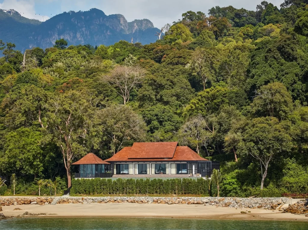 Villa de luxe sur la plage avec piscine privée pour un séjour de luxe en Malaisie sur l'île de Langkawi au Ritz-Carlton