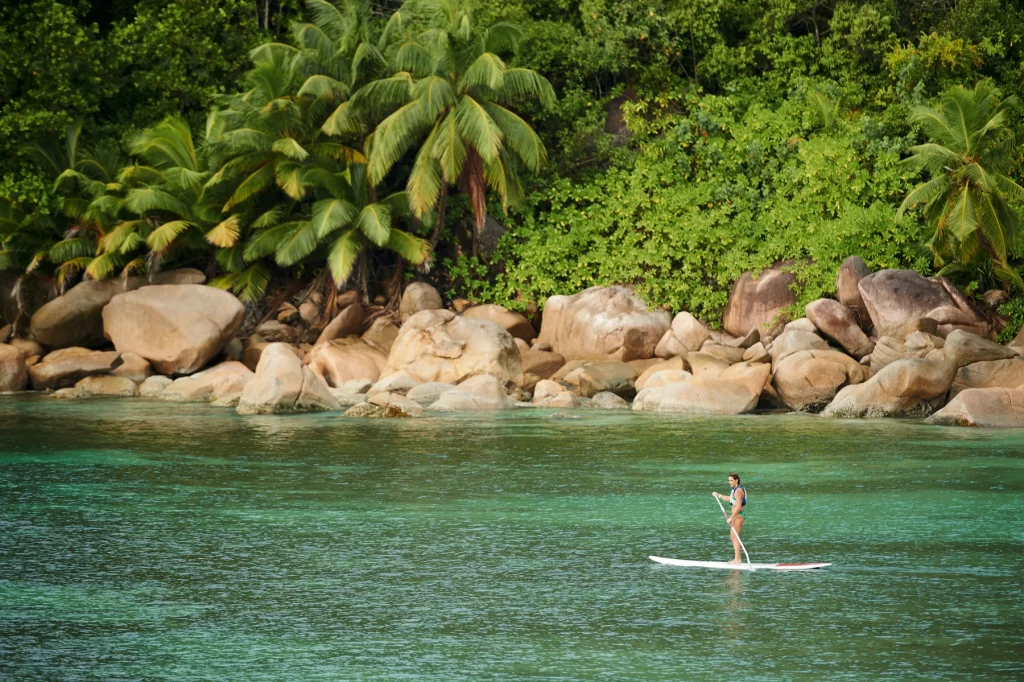 Diversité des sports nautiques et terrestres à l'hôtel de luxe de Praslin Constance Lemuria Seychelles