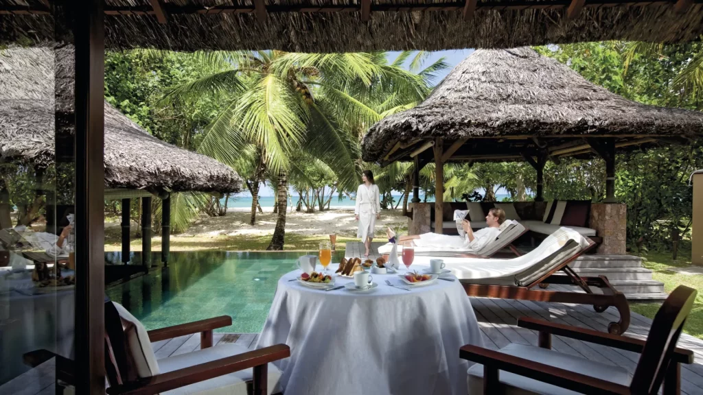 Bienvenue au Constance Lemuria, Praslin dans votre villa de luxe de deux chambres avec piscine privée: idéal pour un voyage de rêve aux Seychelles en famille 
