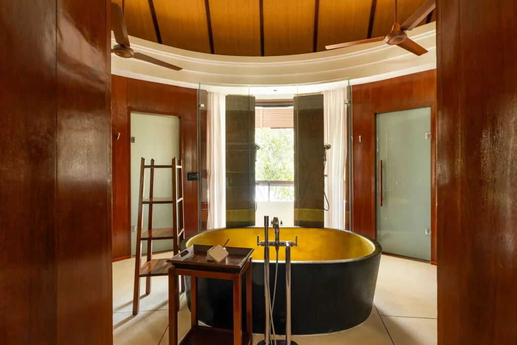Constance-Halaveli-Presidential_Villa-salle-de-bain