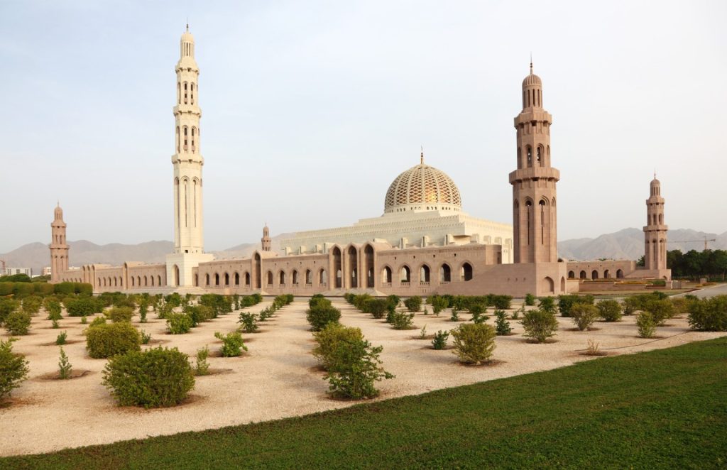 Grande Mosquée du Sultan Qaboos à Mascate, chef-d’œuvre architectural du Sultanat d’Oman 

