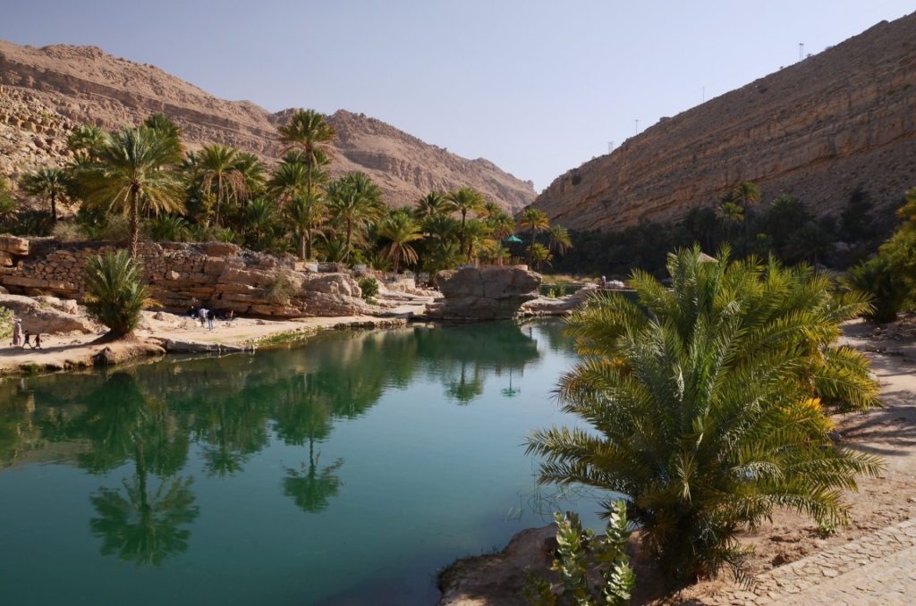 Wadi Bani Khalid à Oman, oasis naturelle aux eaux turquoise lors d’un voyage privatif à Oman
