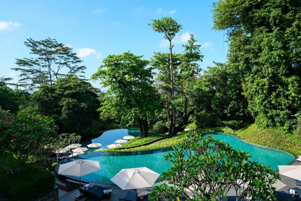 capella-singapore-piscine-exterieure-nature