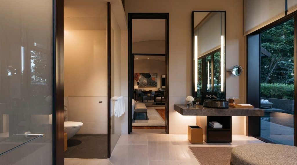 villa-luxe-salle-de-bain-minerale