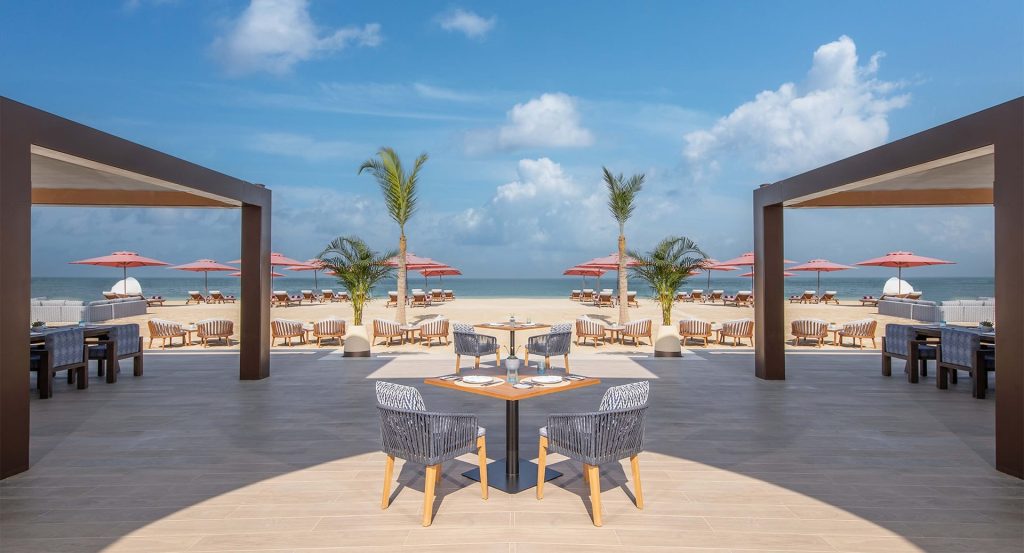 anantara-mina-ras-al-khaimah-restaurant-beach-house-plage