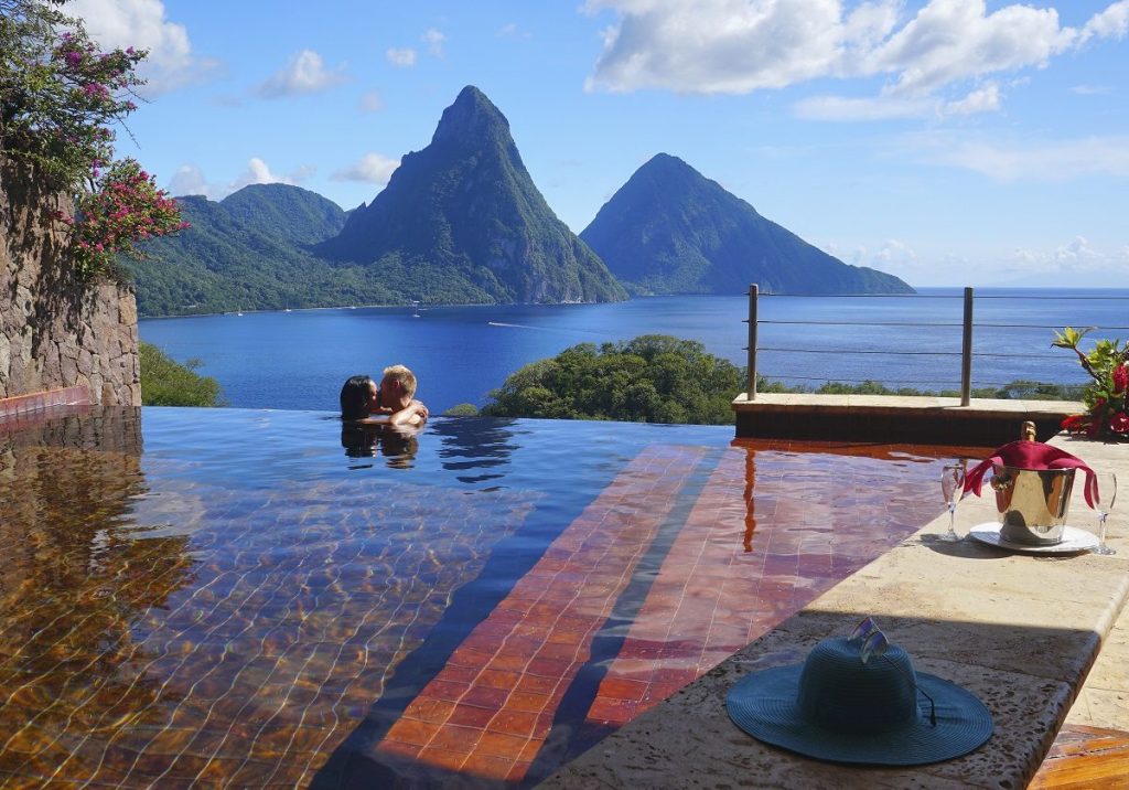 jade-mountain-moon-sanctuary-piscine-pitons