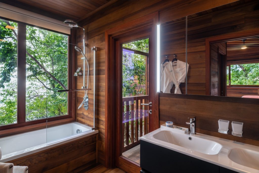 ti-fey-villa-secret-bay-dominique-salle-de-bain