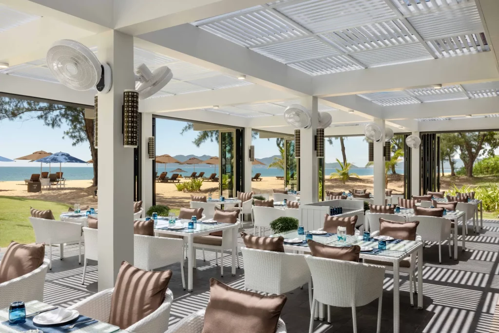 azura-restaurant-banyan-tree-lang-co-bord-de-plage