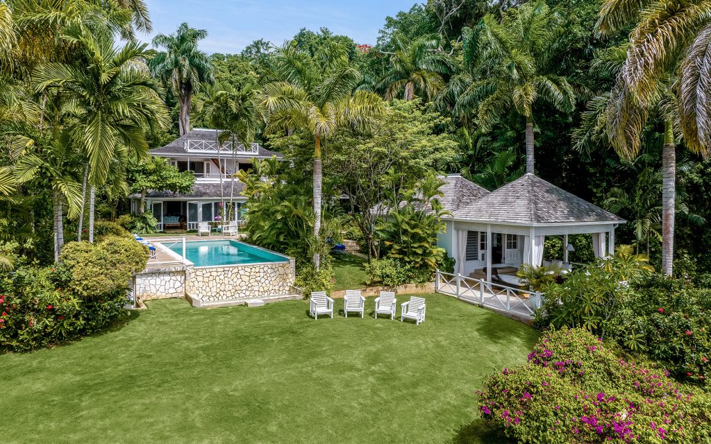 The Classic Villas du Round Hill Hotel and Villas en Jamaïque avec piscine privée et jardin tropical