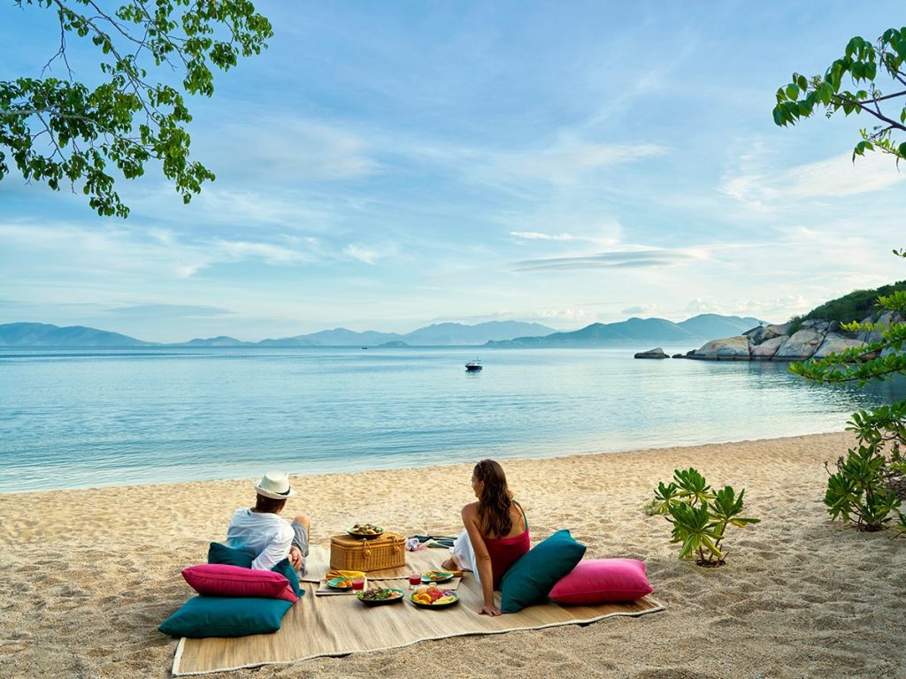 Dîner sur la plage au Six Senses Ninh Van Bay, une expérience exclusive face à la mer au Vietnam
