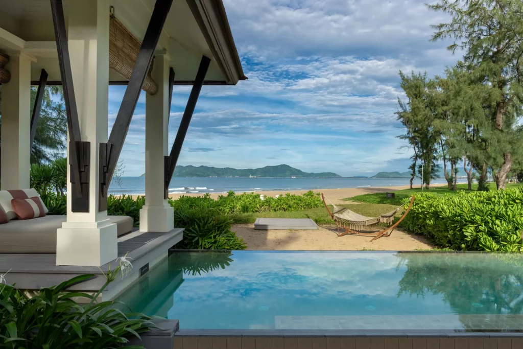 wellbeing-pool-villa-banyan-tree-lang-co-piscine-plage