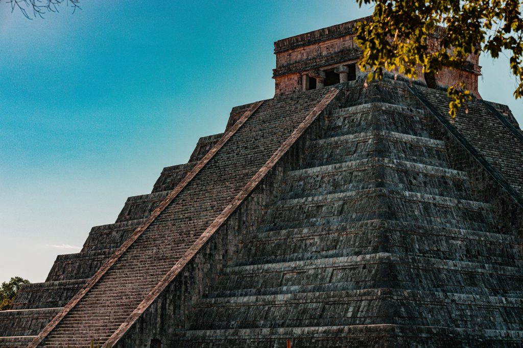 Pyramide de Chichén Itzá site maya emblématique dans la péninsule du Yucatán au Mexique