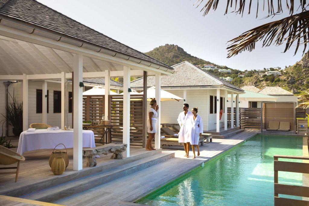 Spa Manapany Saint-Barth espace bien-être extérieur avec piscine et soins