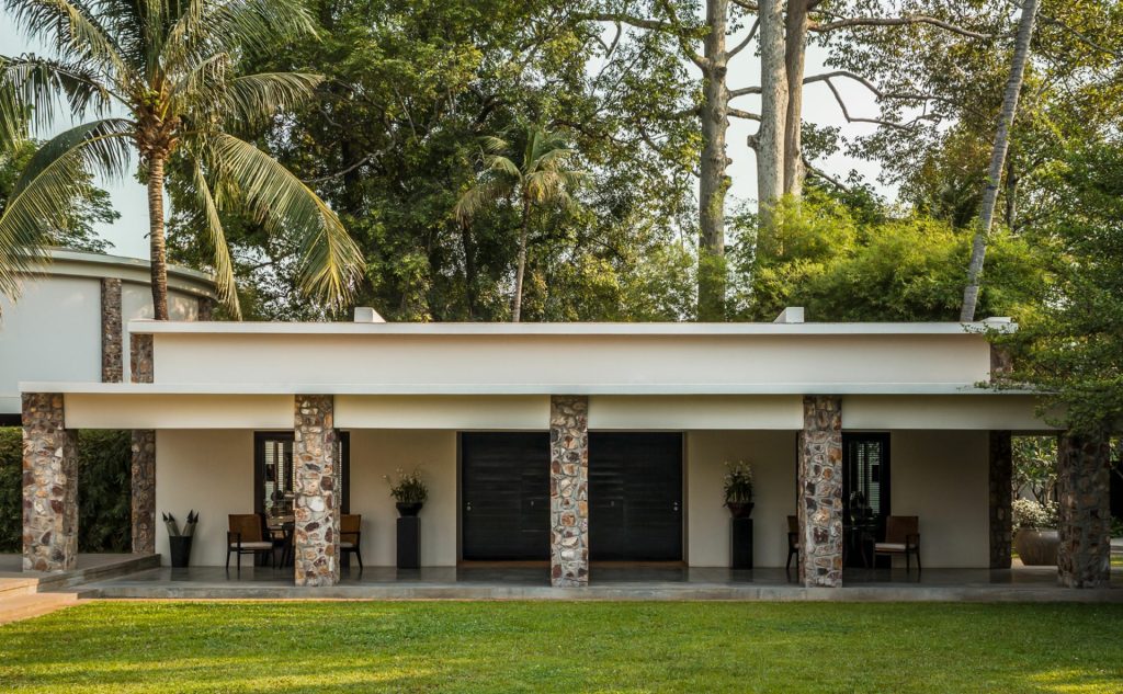 Courtyard Suite à Amansara avec architecture New Khmer et jardin tropical à Siem Reap