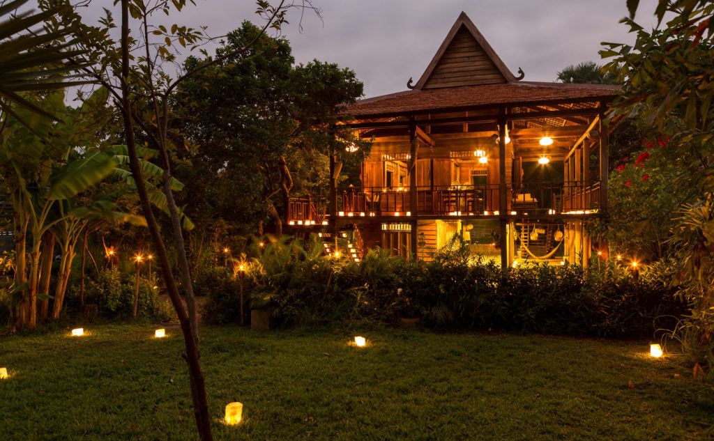 Khmer Village House à Amansara, maison traditionnelle sur pilotis au cœur du site d’Angkor