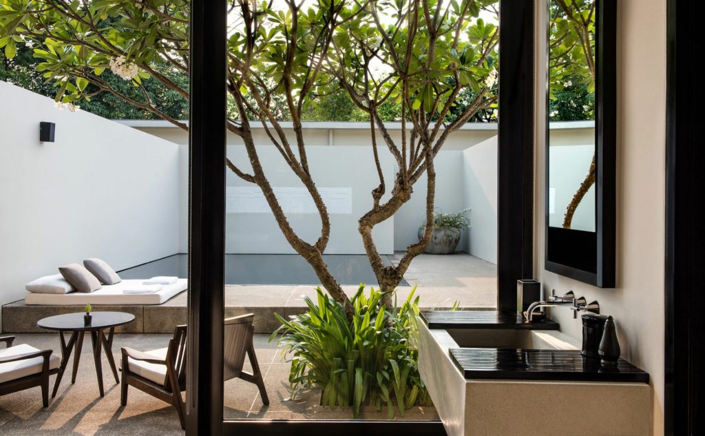 Pool Suite à Amansara avec jardin privé, salle de bains ouverte et piscine privée à Siem Reap
