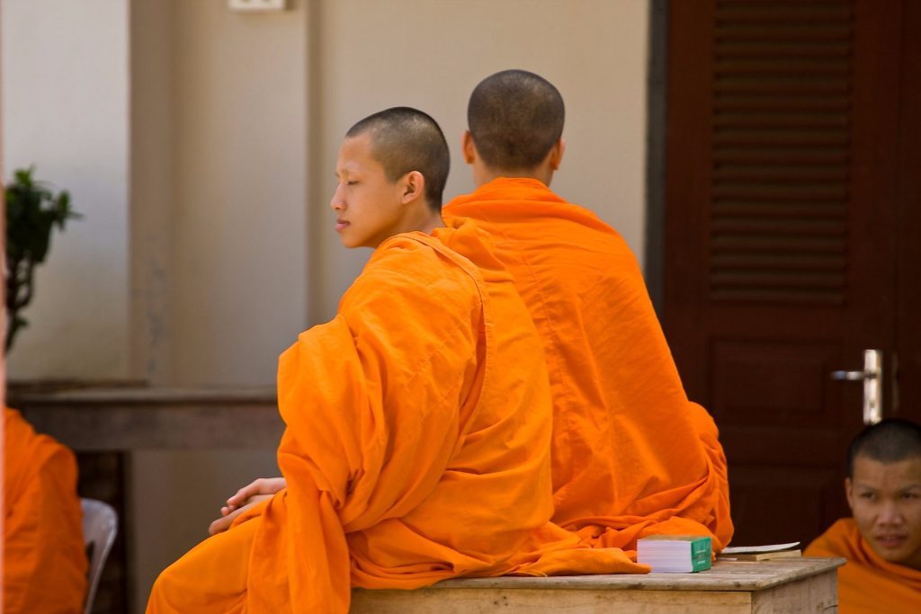 Moines bouddhistes à Luang Prabang au Laos lors d’une expérience culturelle avec Amantaka