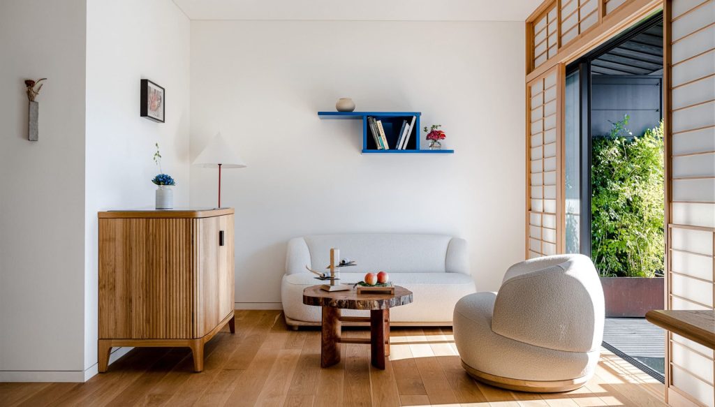 Hinoki Suite à The Shinmonzen avec salon lumineux et shoji à Kyoto