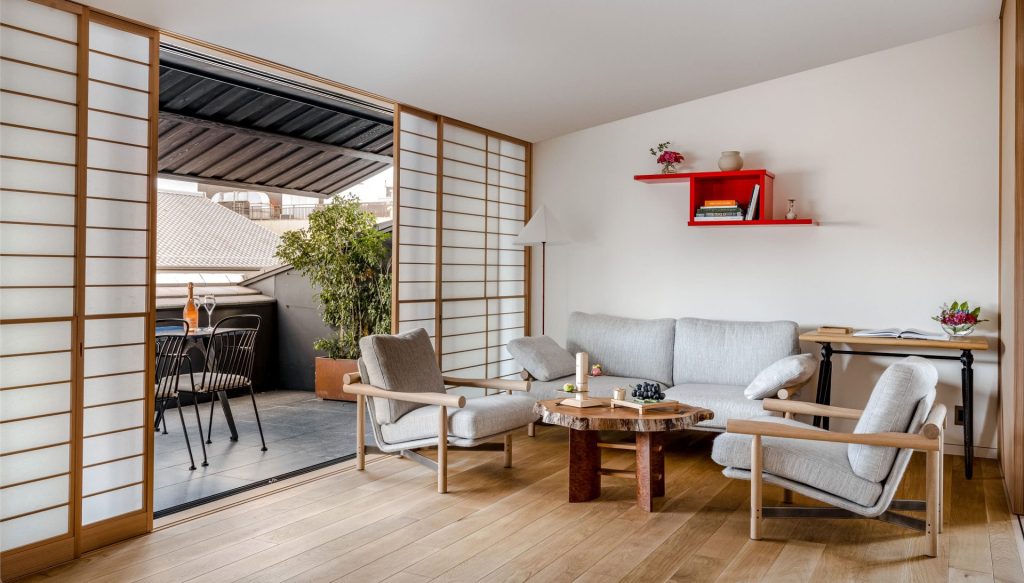 Suisho à The Shinmonzen avec salon ouvert sur la terrasse à Kyoto