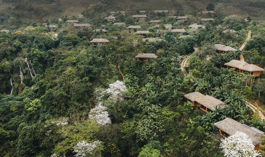 Avana Retreat niché dans les montagnes et la végétation de Mai Chau au Vietnam