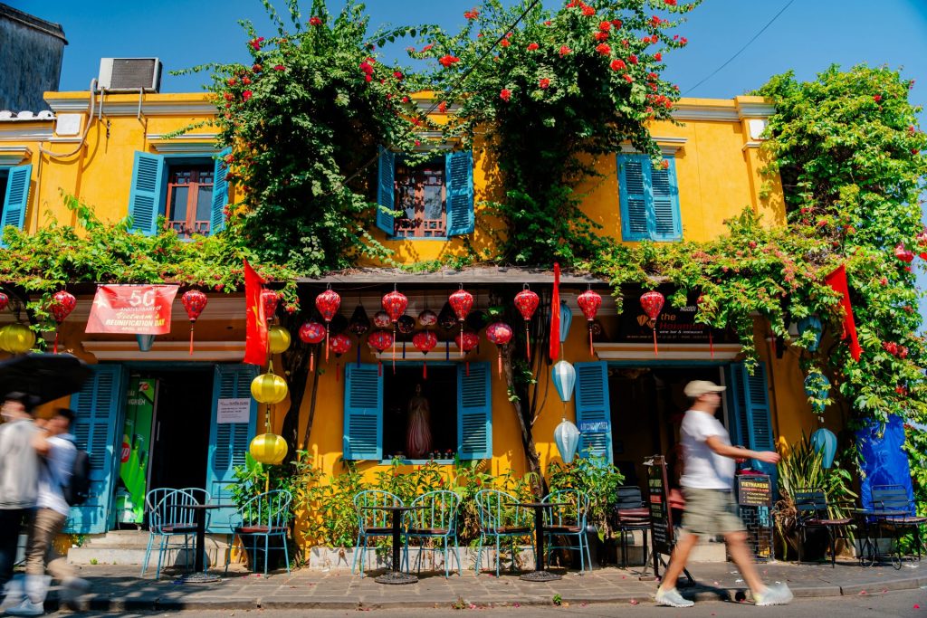 Façade colorée d’un restaurant à Hoi An au Vietnam