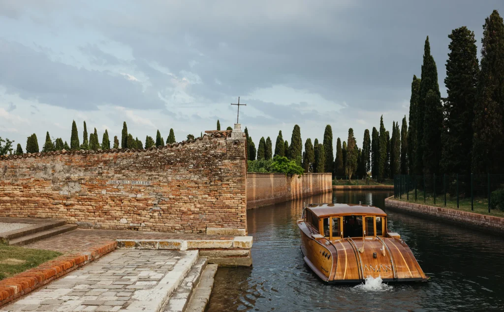 Bateau privé Aman Venice dans la lagune de Venise